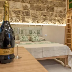 https://suite-zaccaria.hotelsalgherosardinia.com